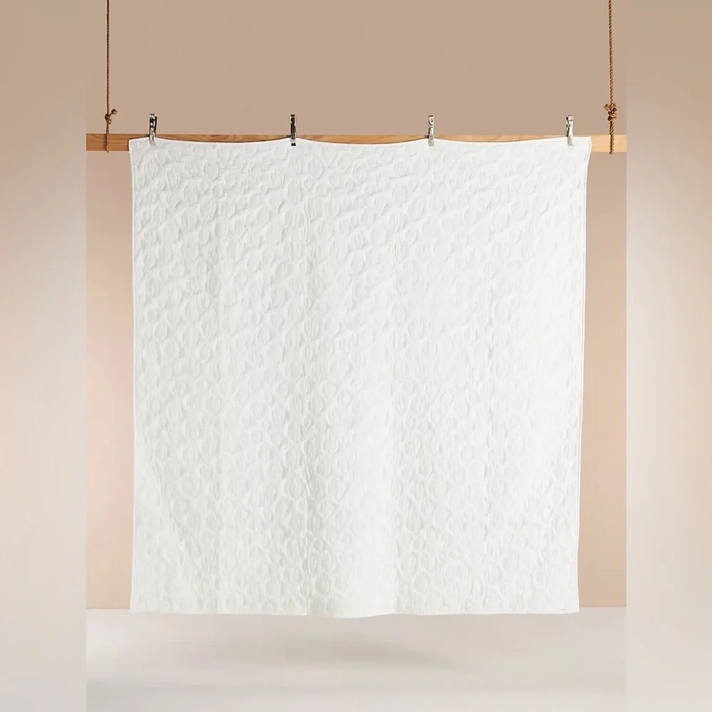 Anthropologie Amelia Quilt Size King Ivory